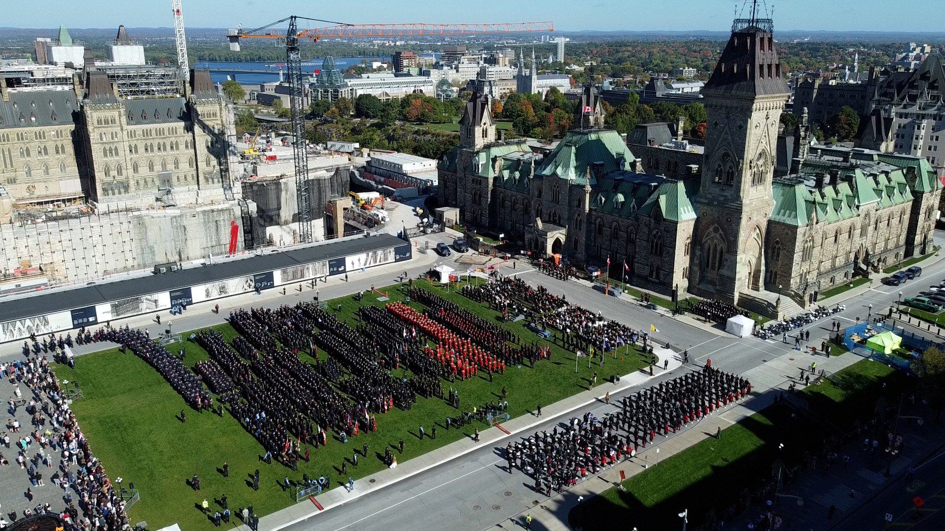 Thousands of people on a lawn